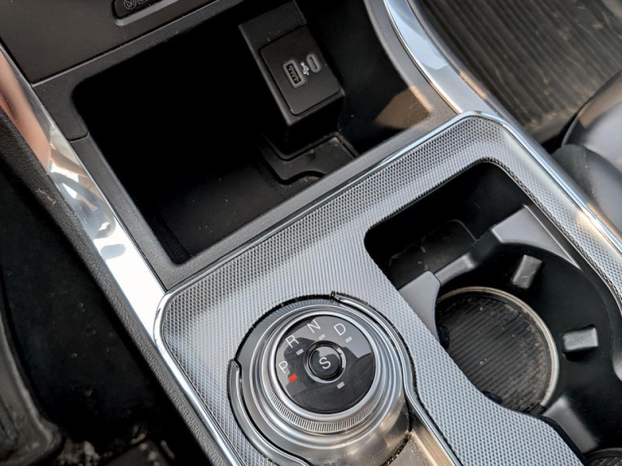 2021 Ford Edge Titanium  **CANADIAN TOURING PACKAGE** Photo