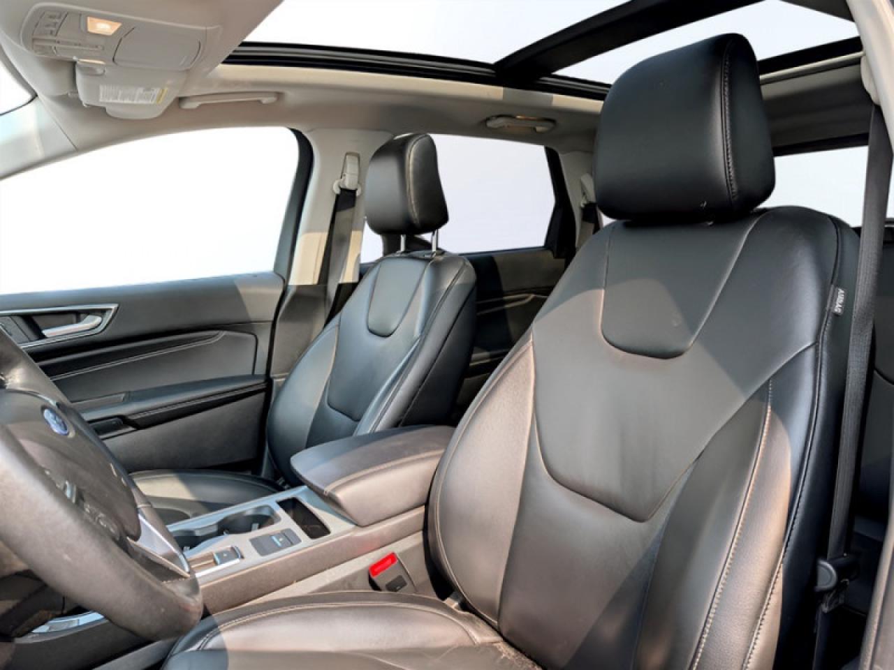 2021 Ford Edge Titanium  **CANADIAN TOURING PACKAGE** Photo