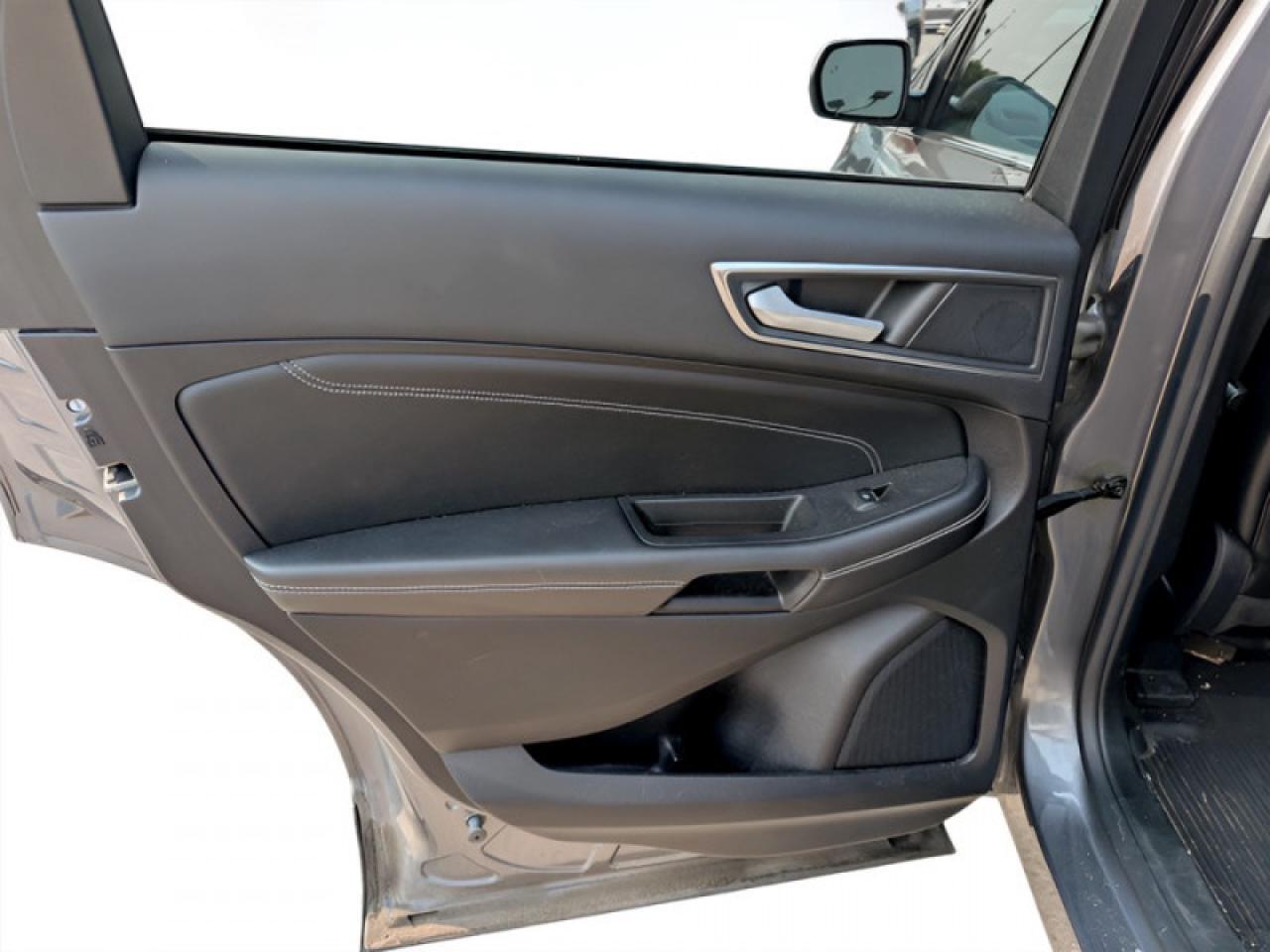 2021 Ford Edge Titanium  **CANADIAN TOURING PACKAGE** Photo