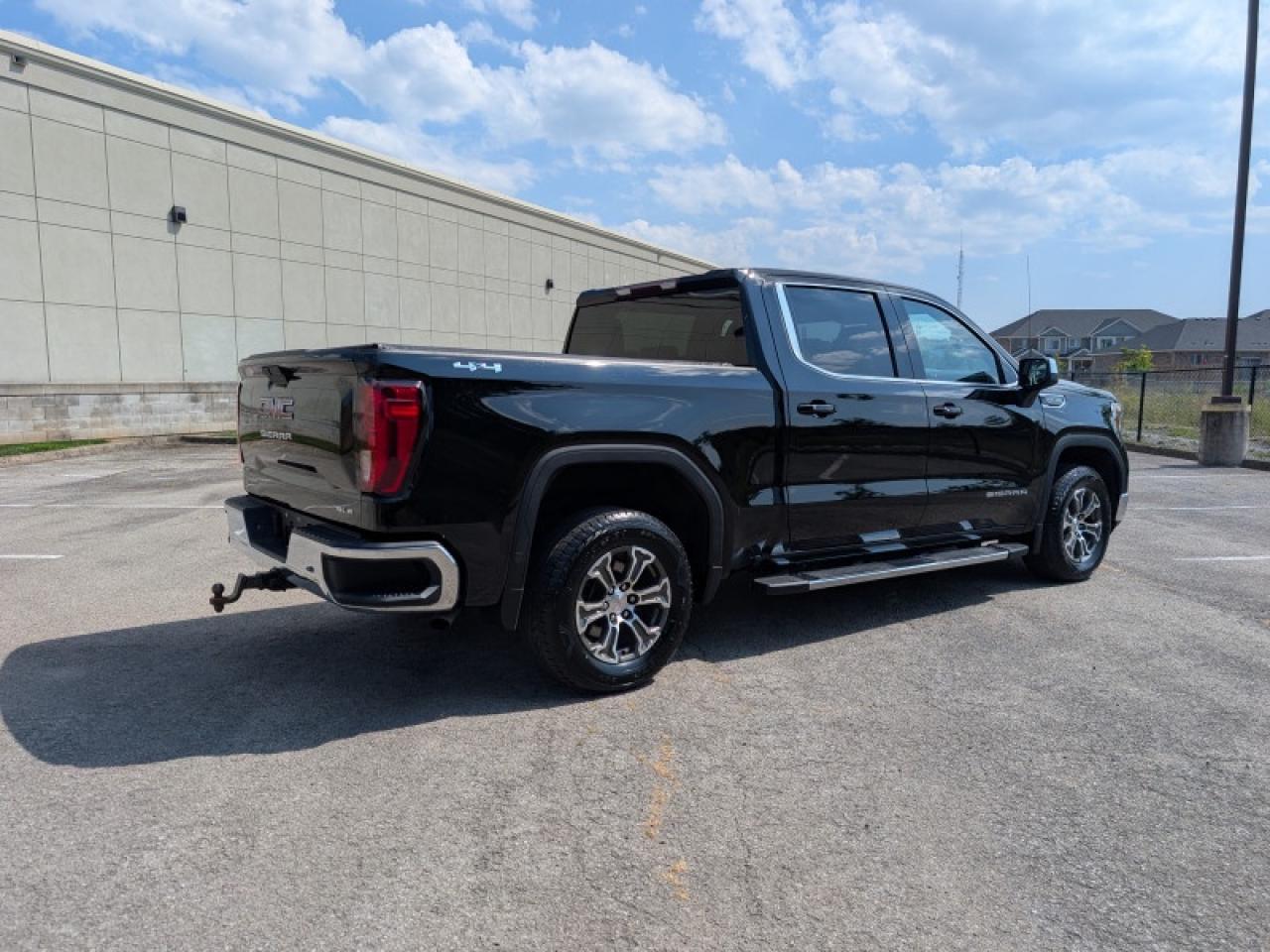 2019 GMC Sierra 1500 SLE  **LOW MILEAGE - 5.3L V8** Photo4