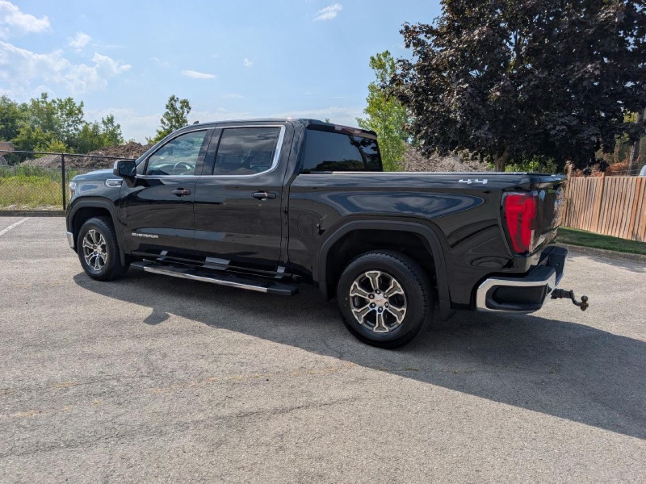 2019 GMC Sierra 1500 SLE  **LOW MILEAGE - 5.3L V8** Photo2