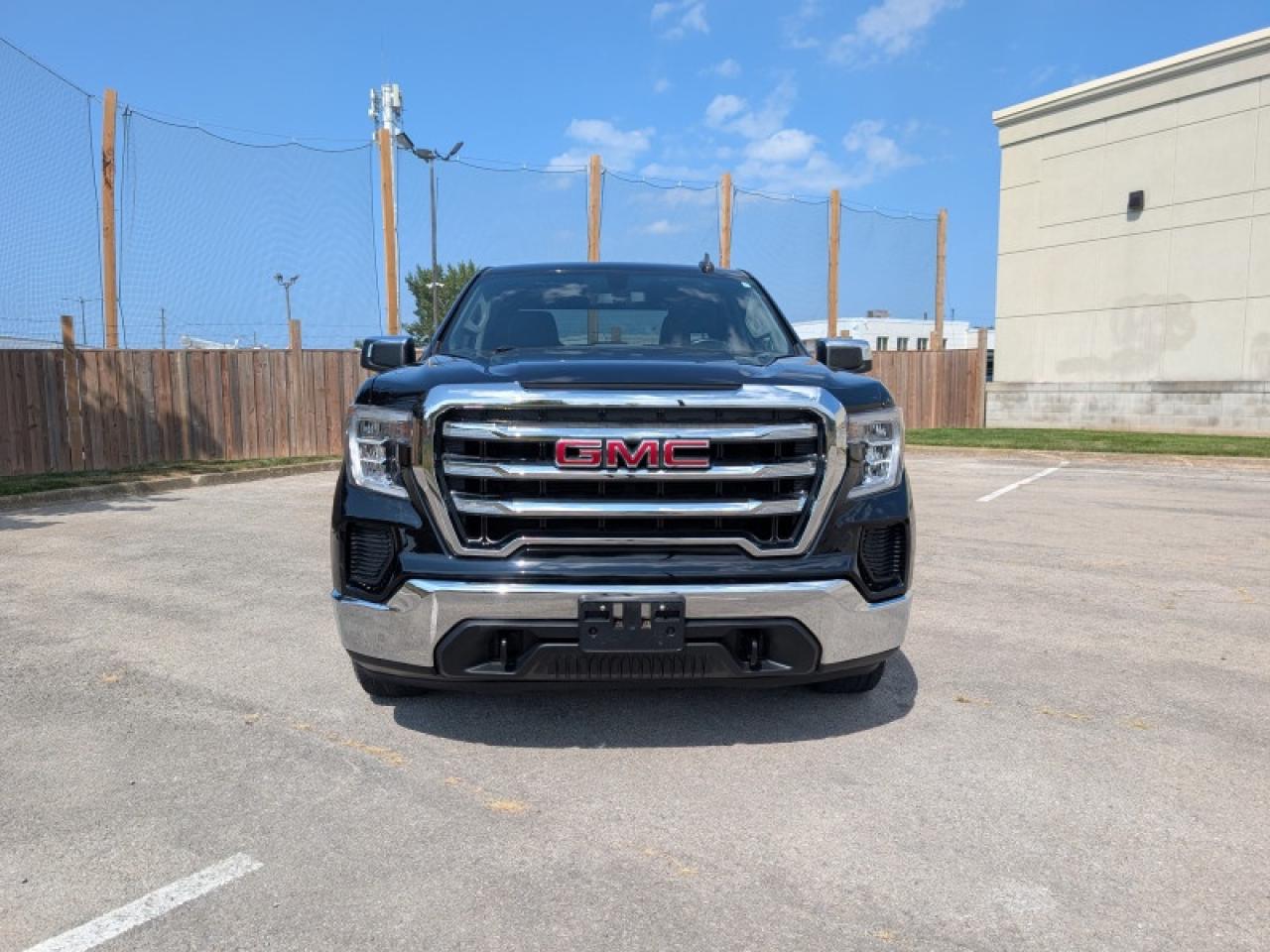 2019 GMC Sierra 1500 SLE  **LOW MILEAGE - 5.3L V8** Photo