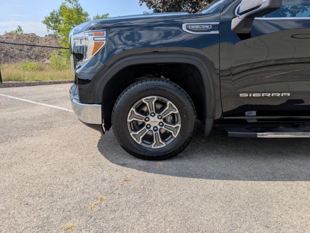 2019 GMC Sierra 1500 SLE  **LOW MILEAGE - 5.3L V8** Photo