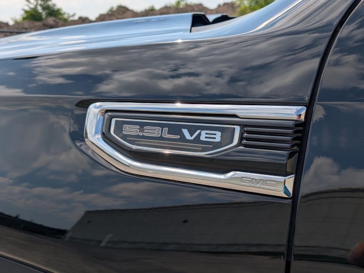 2019 GMC Sierra 1500 SLE  **LOW MILEAGE - 5.3L V8** Photo