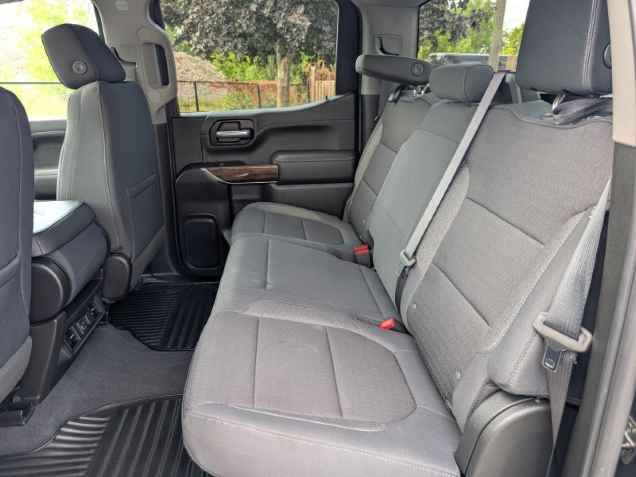2019 GMC Sierra 1500 SLE  **LOW MILEAGE - 5.3L V8** Photo
