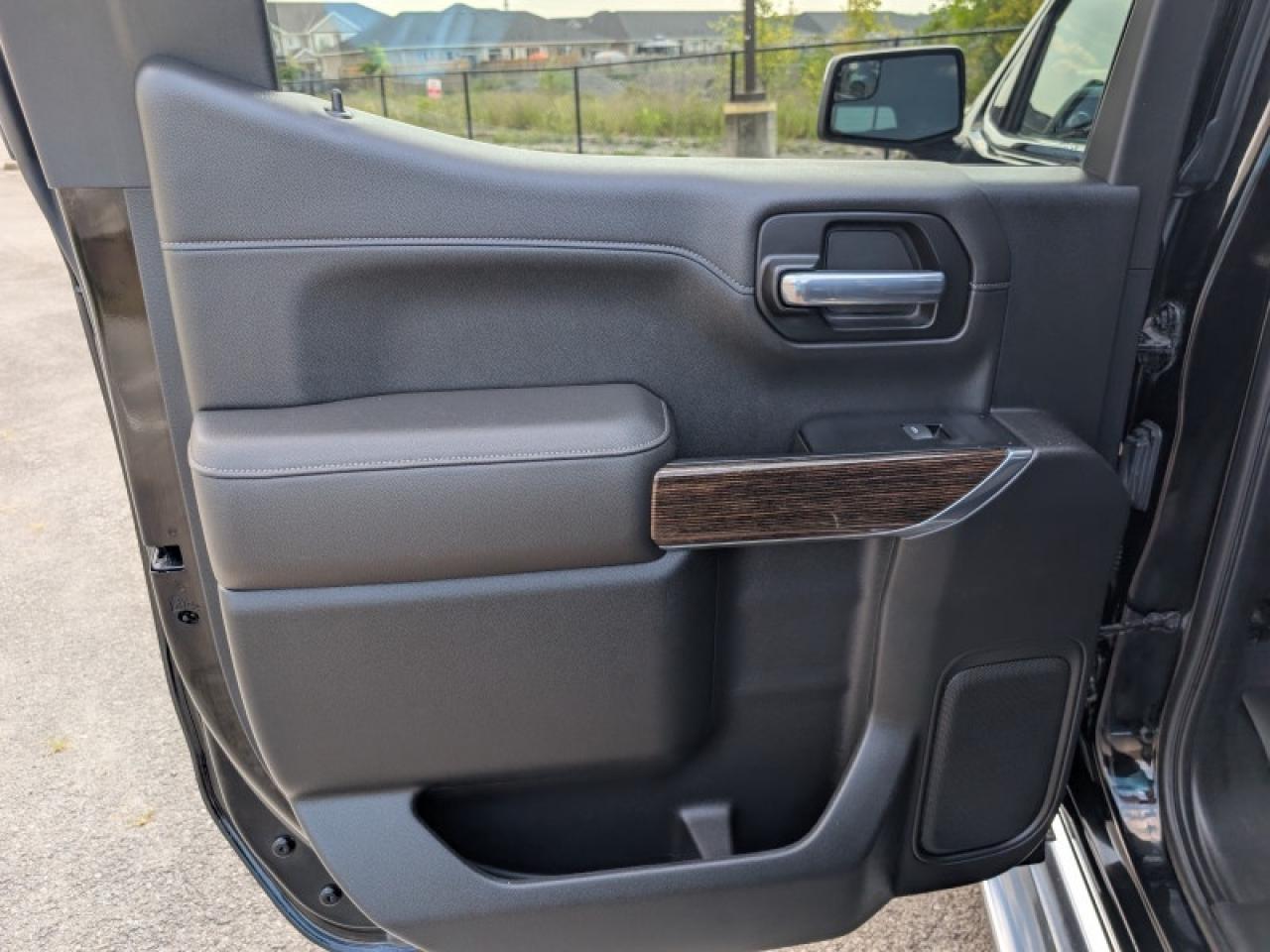 2019 GMC Sierra 1500 SLE  **LOW MILEAGE - 5.3L V8** Photo