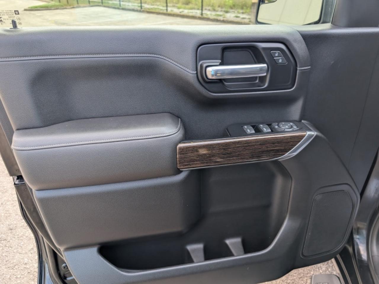 2019 GMC Sierra 1500 SLE  **LOW MILEAGE - 5.3L V8** Photo
