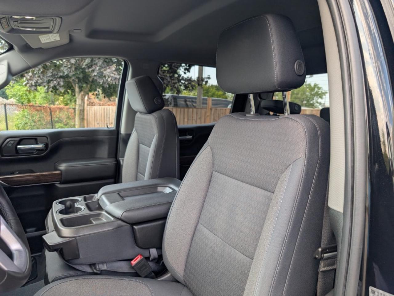 2019 GMC Sierra 1500 SLE  **LOW MILEAGE - 5.3L V8** Photo