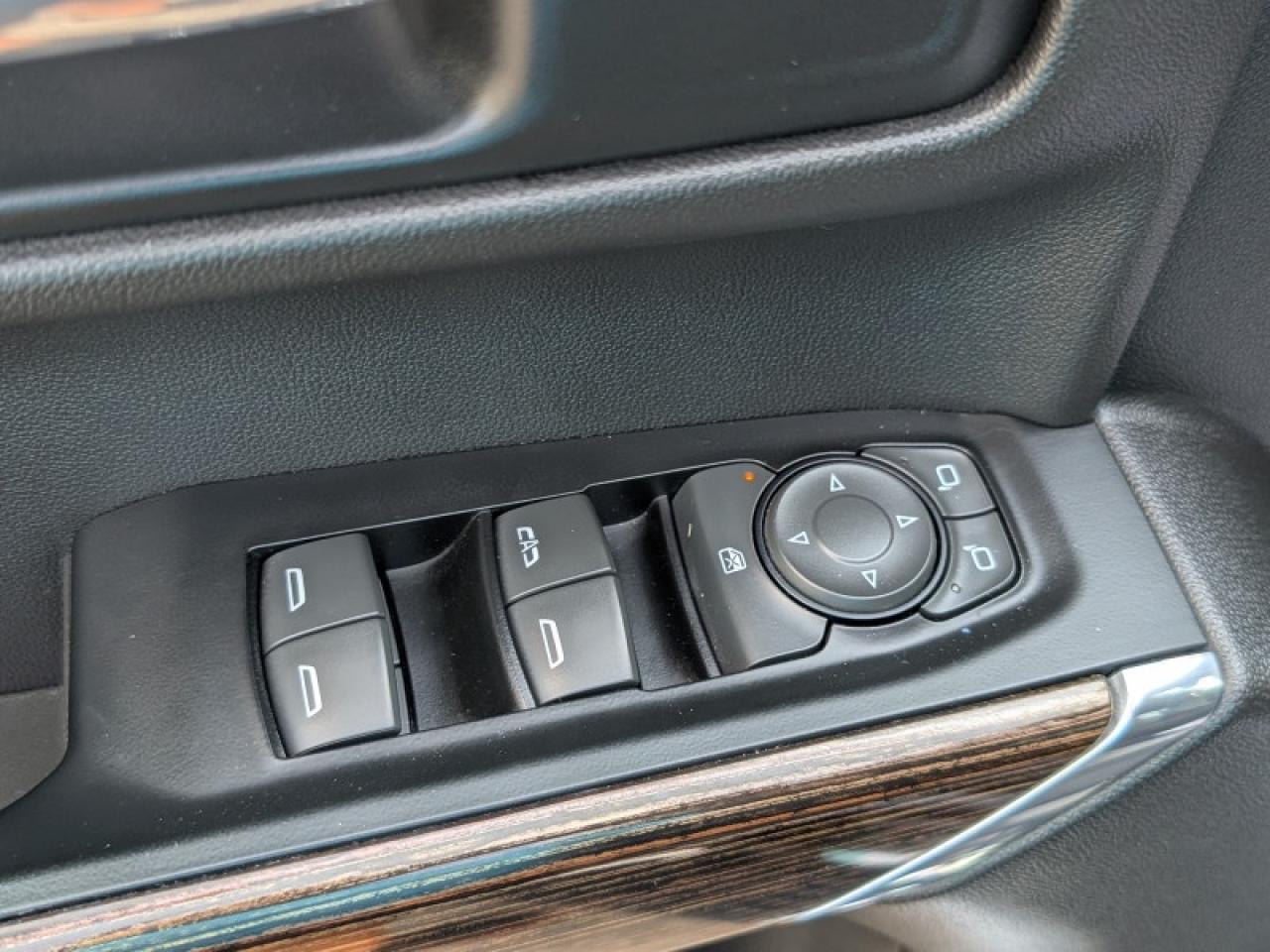 2019 GMC Sierra 1500 SLE  **LOW MILEAGE - 5.3L V8** Photo