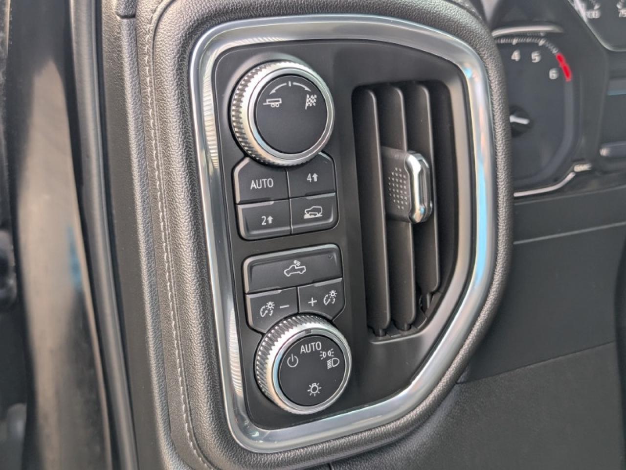 2019 GMC Sierra 1500 SLE  **LOW MILEAGE - 5.3L V8** Photo