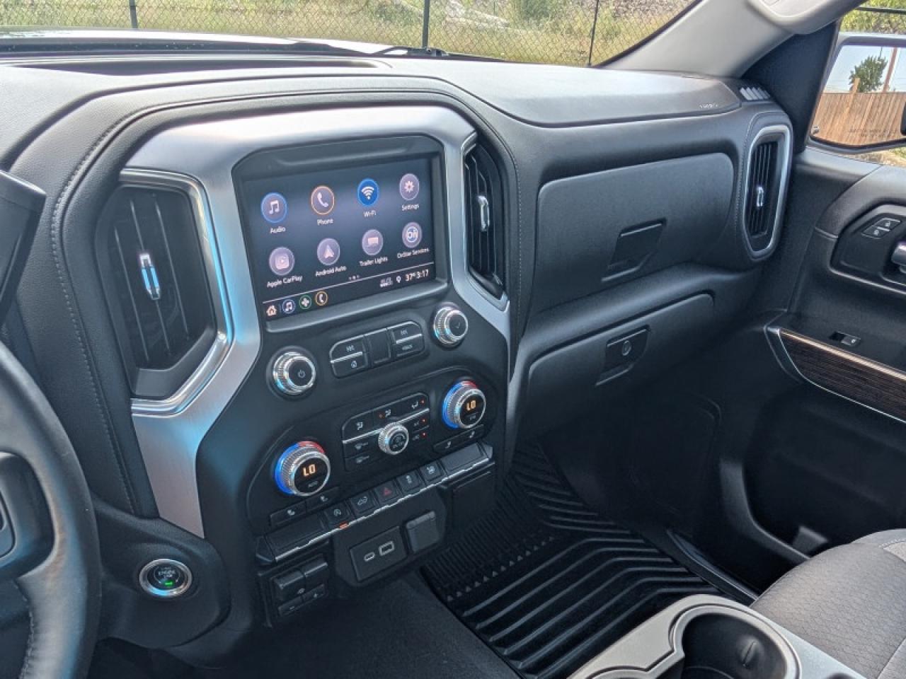 2019 GMC Sierra 1500 SLE  **LOW MILEAGE - 5.3L V8** Photo