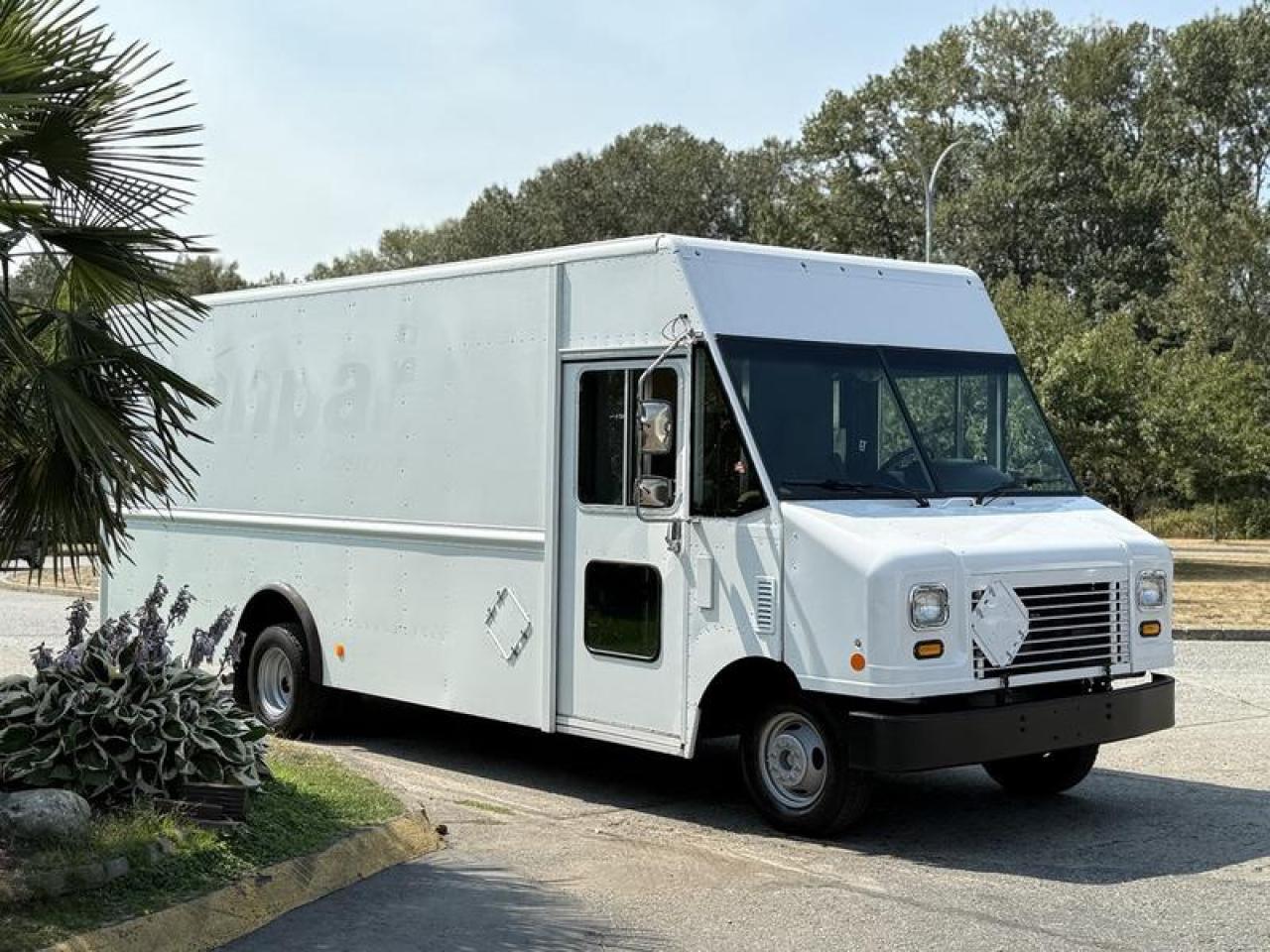 Used 2018 Ford Econoline E-450 Super Duty Utilimaster Dual Fuel 18-Foot Step Van with Shelving (Gas & Propane) for sale in Burnaby, BC
