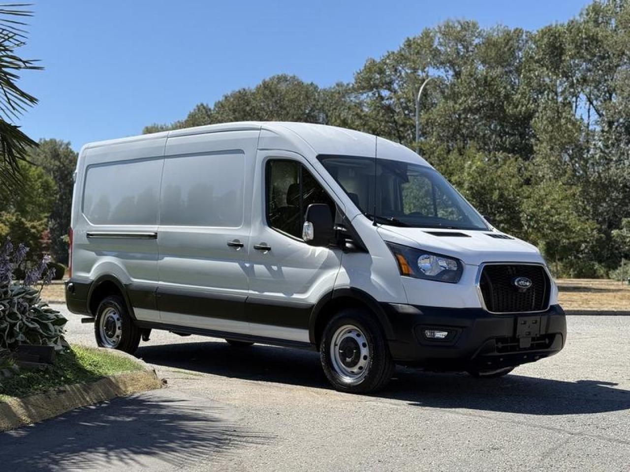 Used 2022 Ford Transit 250 Medium Roof Cargo Van for sale in Burnaby, BC