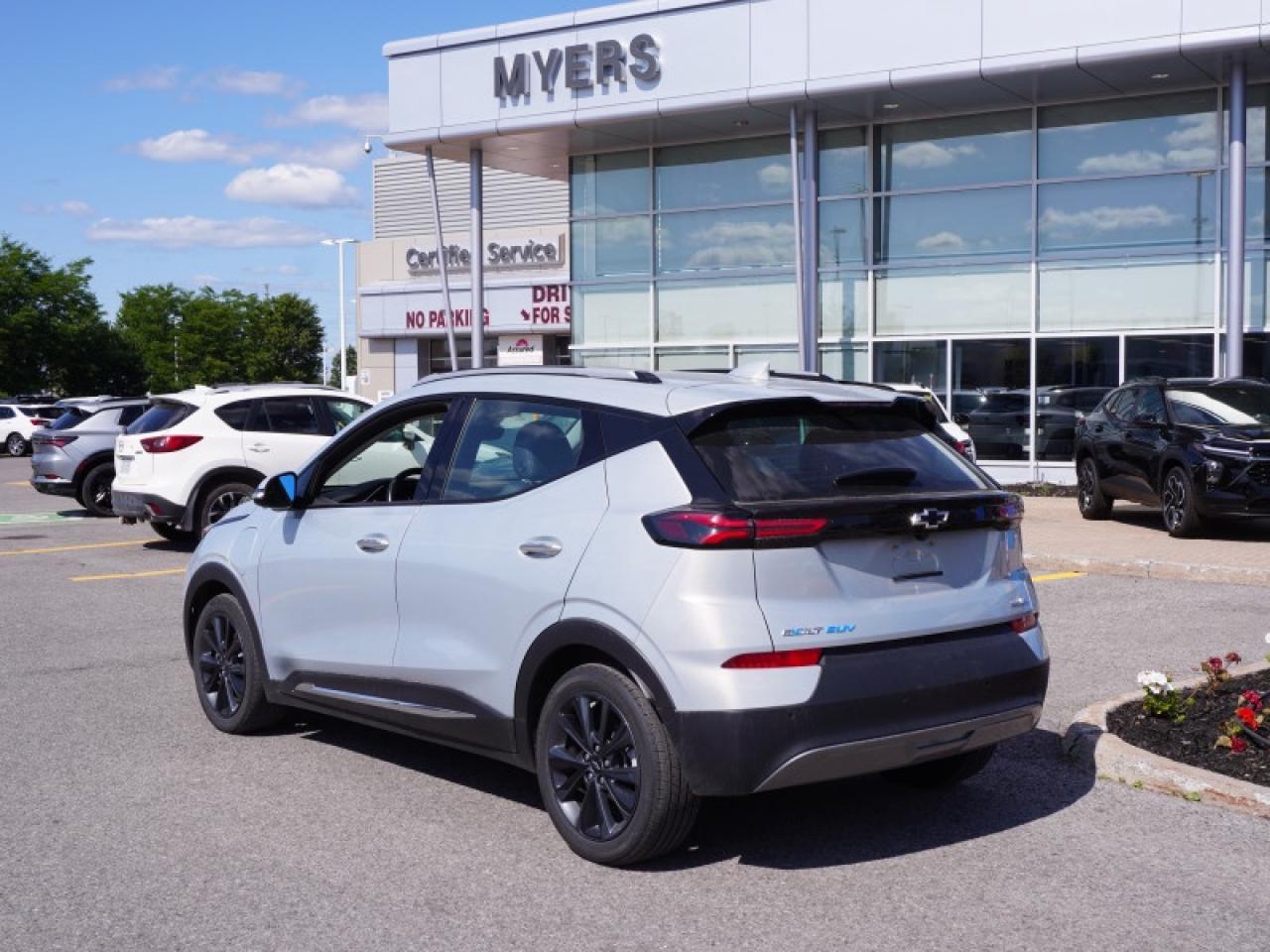 2022 Chevrolet Bolt EUV Premier  -  Fast Charging Photo2