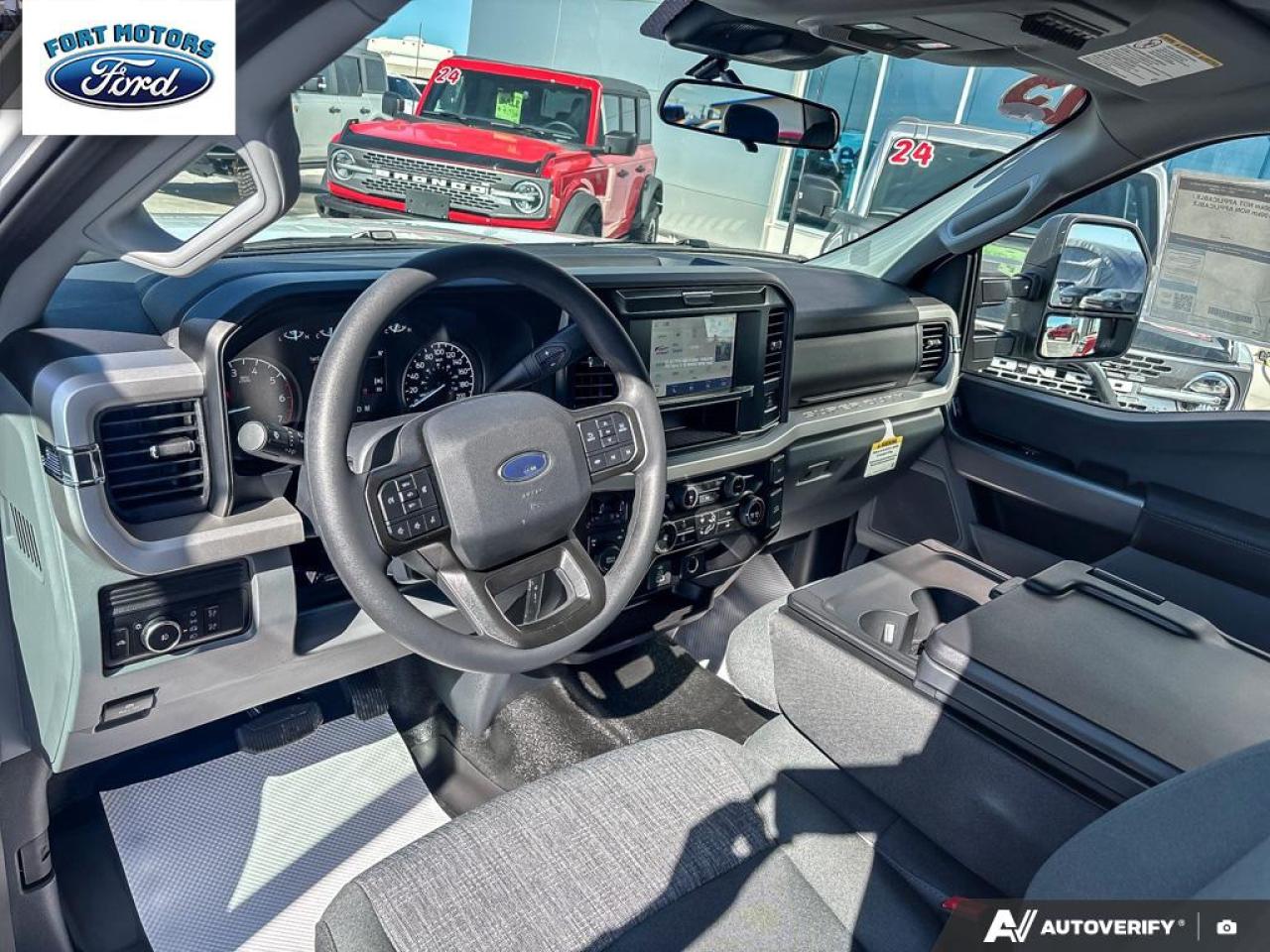 2025 Ford SUPER DUTY F-350 SRW Super Duty SRW XLT Photo5