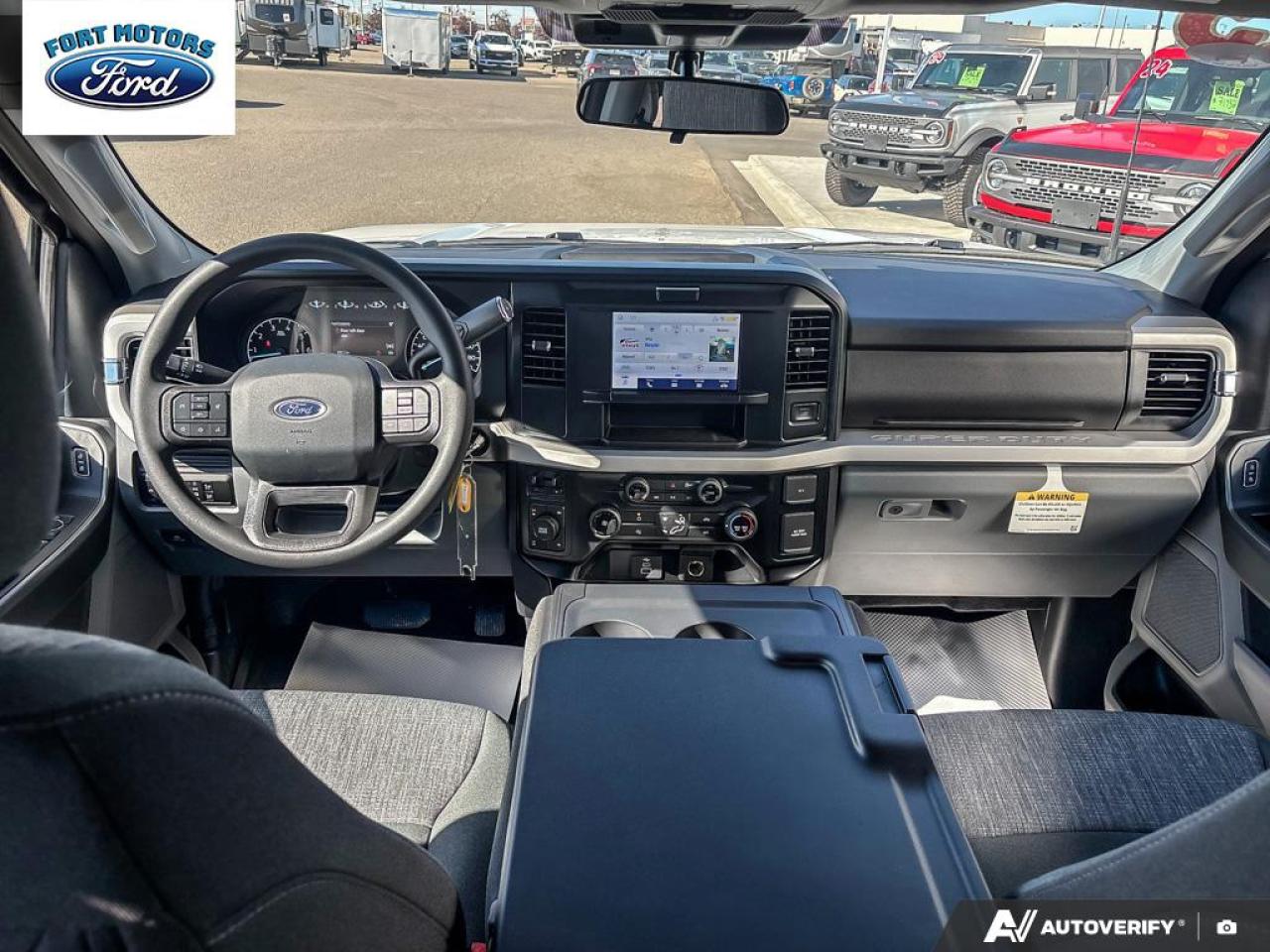 2025 Ford SUPER DUTY F-350 SRW Super Duty SRW XLT Photo5