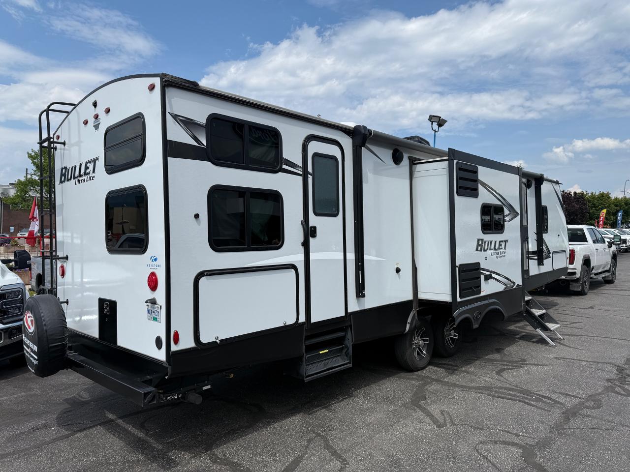 2021 Keystone BULLET 33BHS Photo