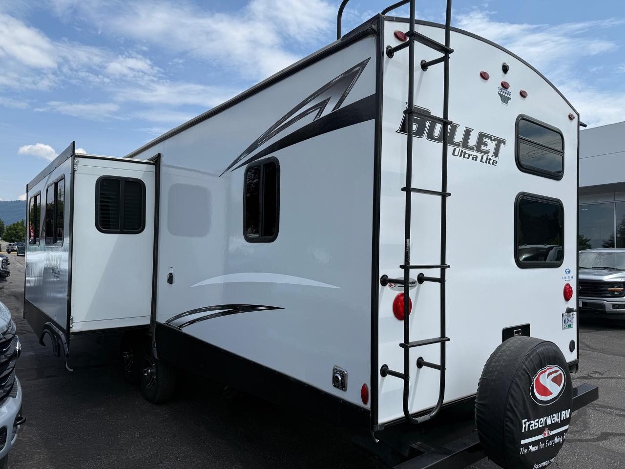 2021 Keystone BULLET 33BHS Photo