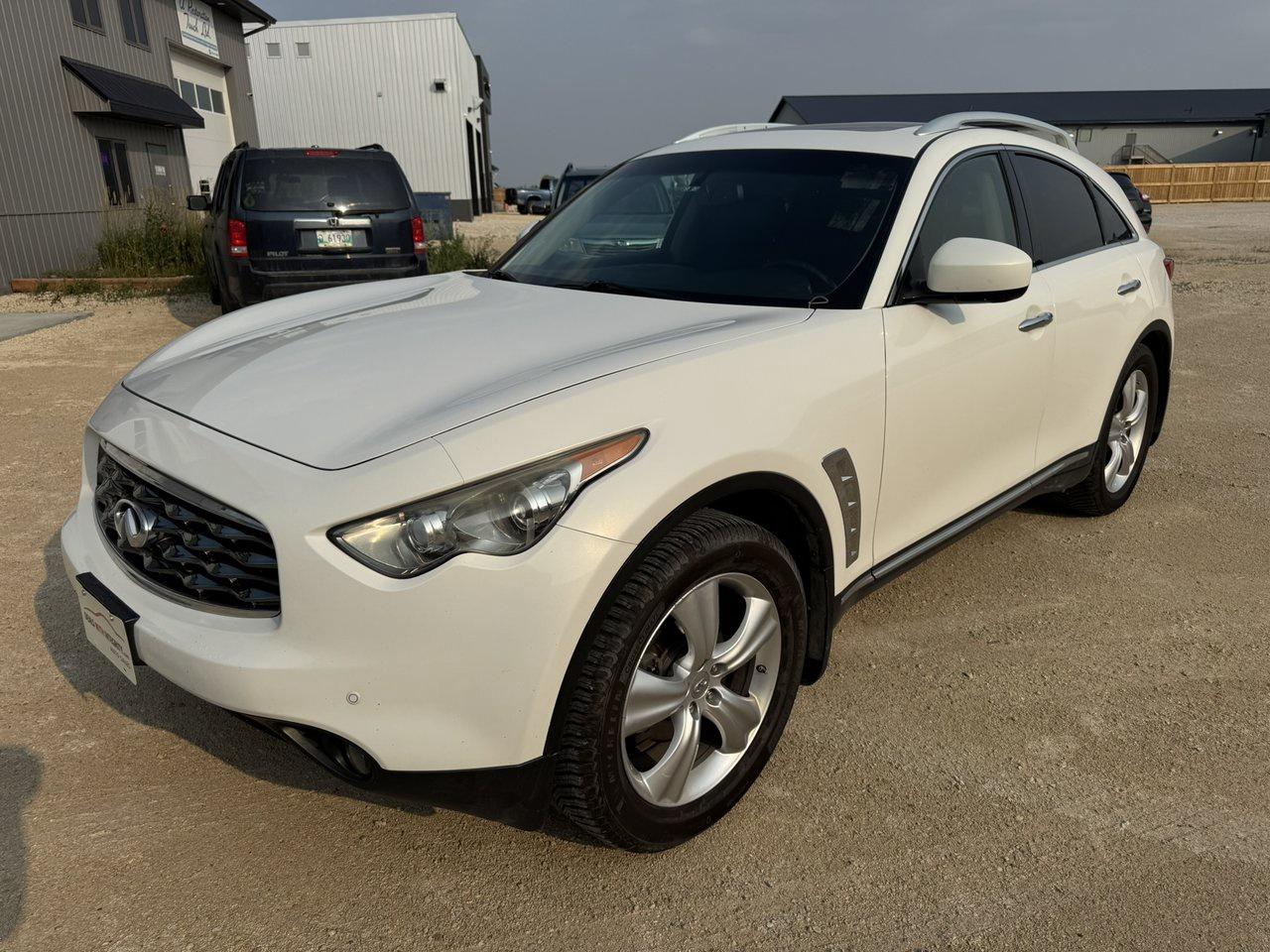 Used 2011 Infiniti FX35 AWD 3.5 litre loaded SUV direct from BC - Great condition for sale in West Saint Paul, MB