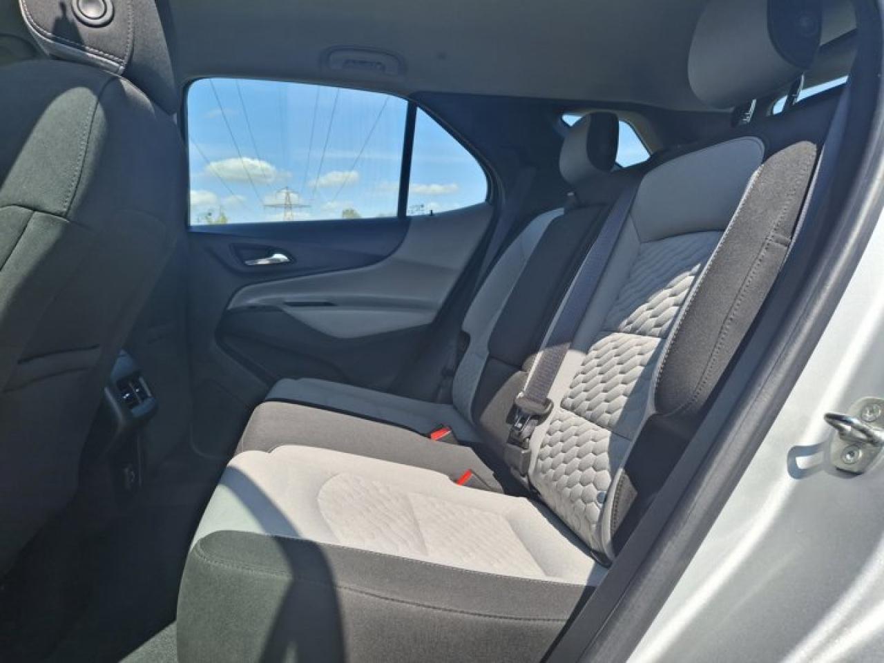 2020 Chevrolet Equinox LS AWD | Heated Seats | CarPlay + Android | Rear Camera | and More ! Photo