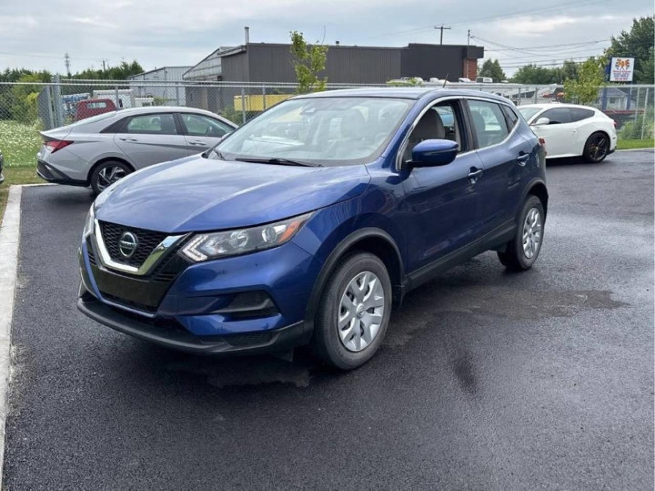 Used 2021 Nissan Qashqai S | 6 Speed Manual | Heated Seats | Reverse Cam | Carplay | Bluetooth | Blindspot | and More ! for sale in Guelph, ON