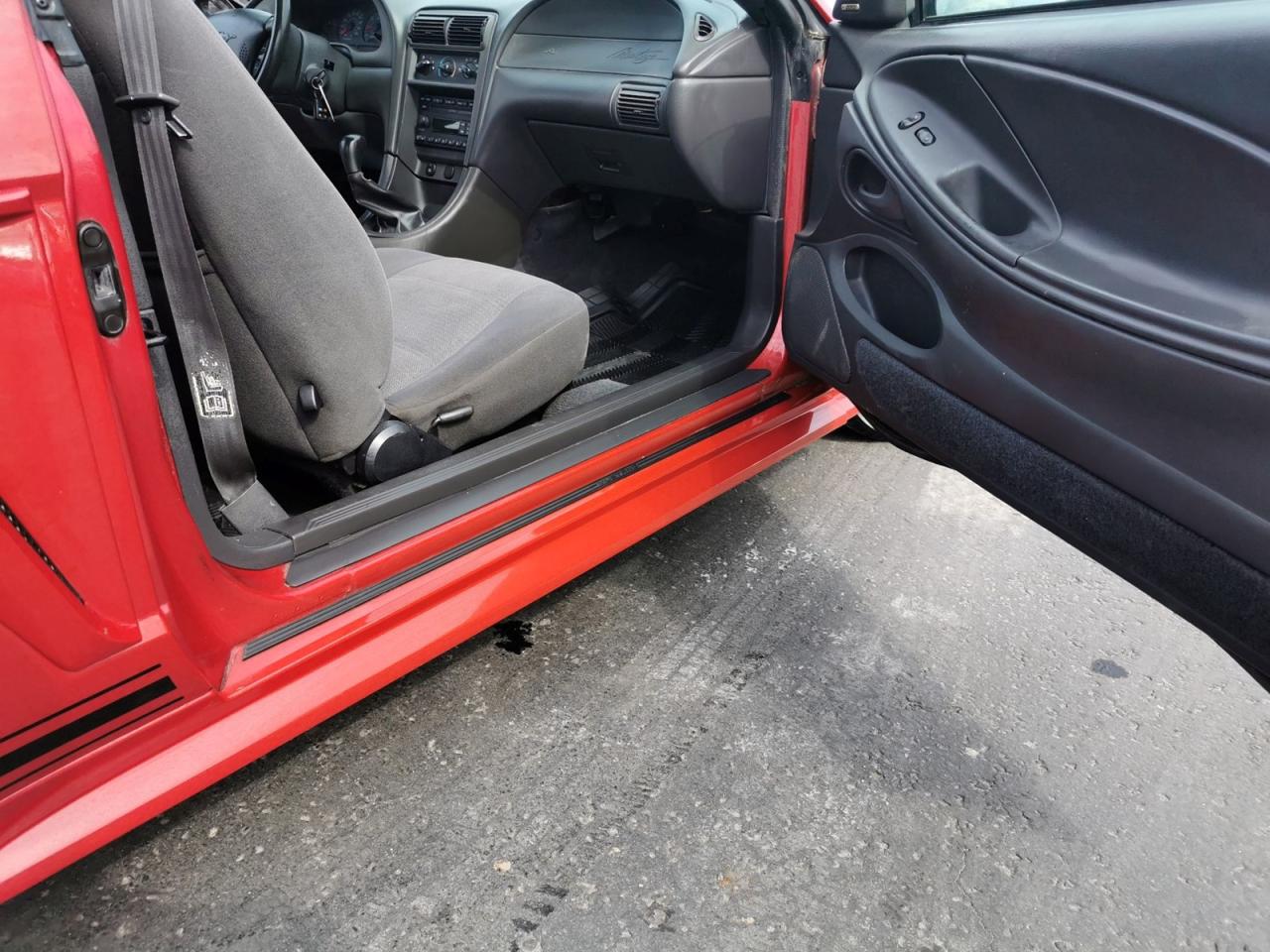 2001 Ford Mustang Deluxe - Photo #14