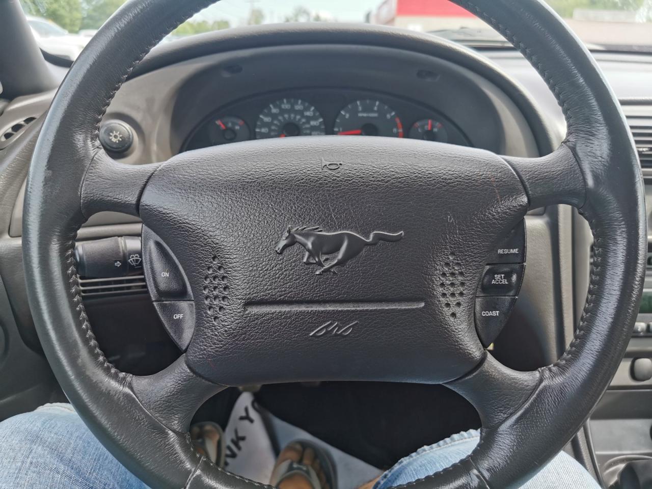2001 Ford Mustang Deluxe - Photo #15