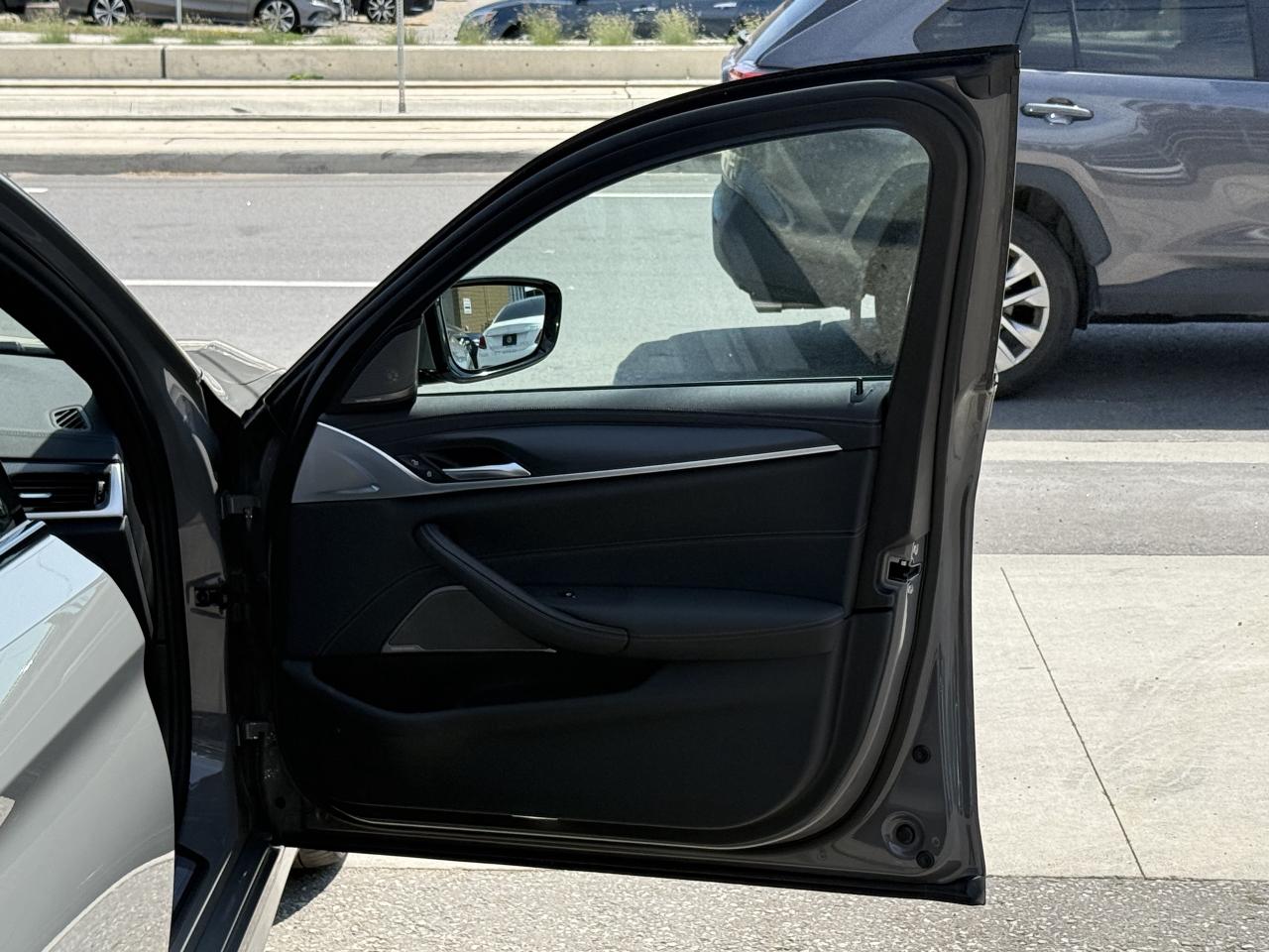 2021 BMW 5 Series 540i //M SPORT | PANO | LOADED - Photo #31