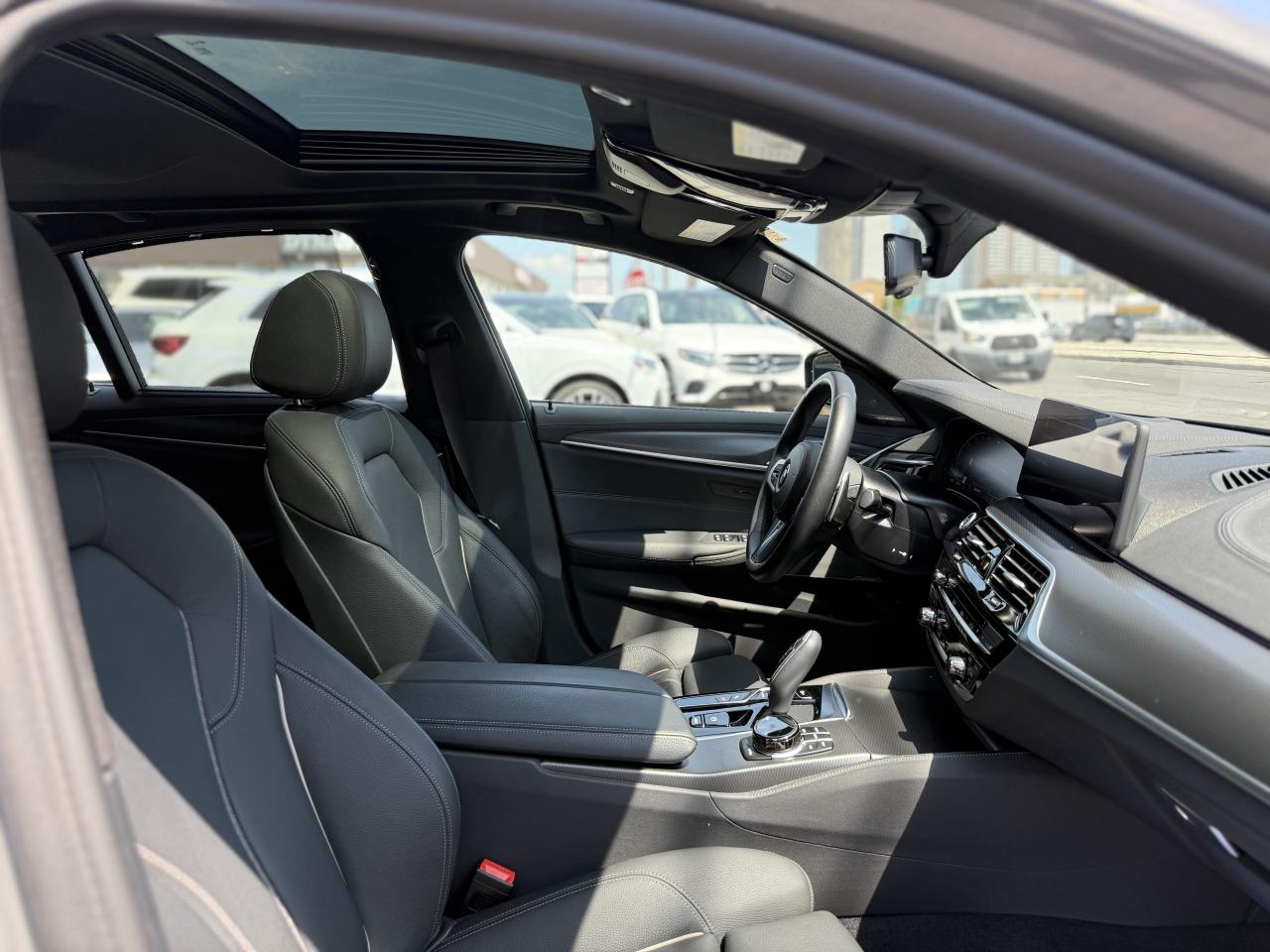 2021 BMW 5 Series 540i //M SPORT | PANO | LOADED - Photo #32