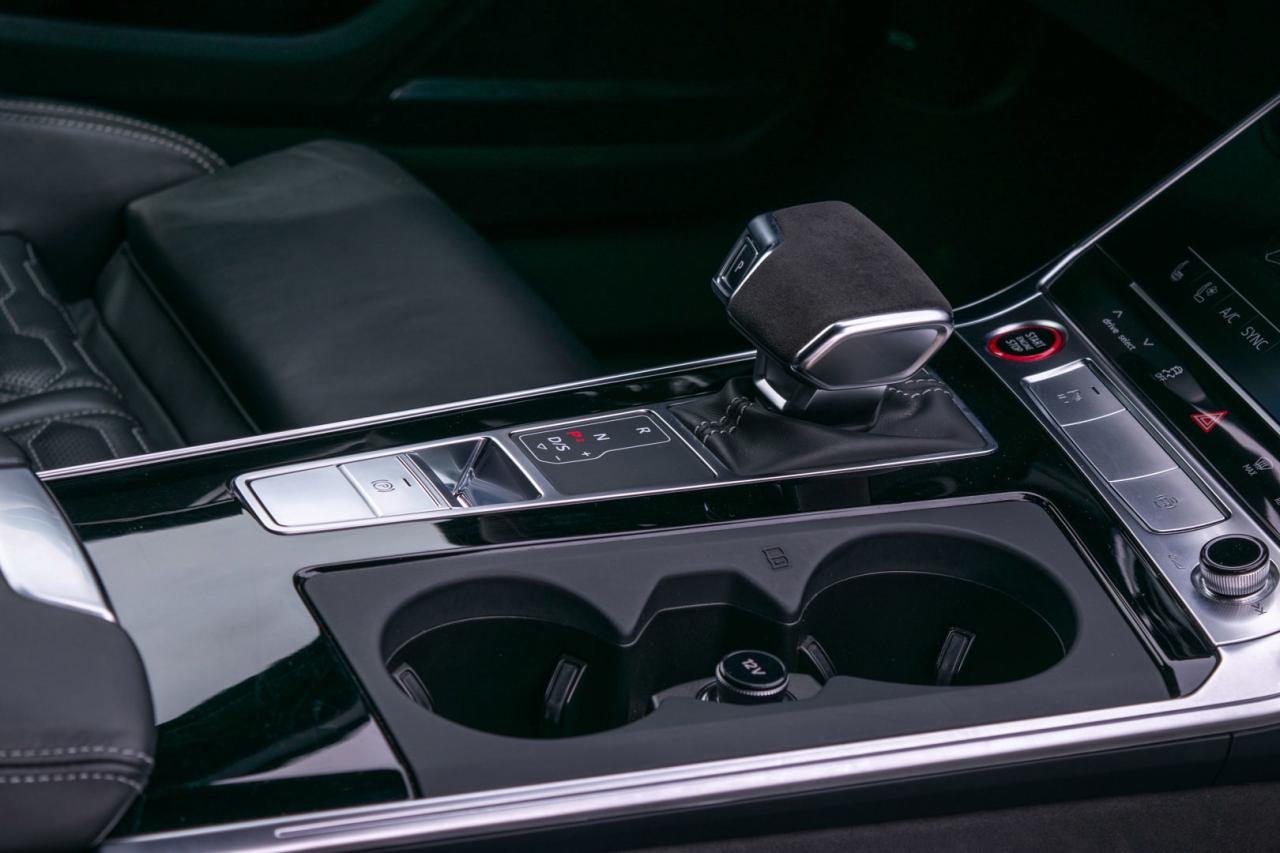 2021 Audi RS 6 Avant Quattro - Photo #17