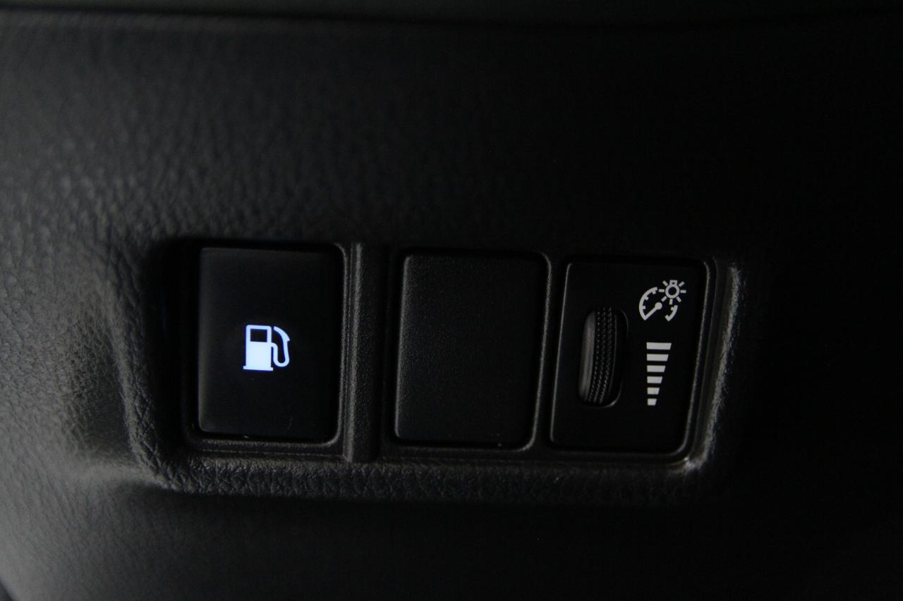 2022 Toyota C-HR LE | LaneDep | ACC | Backup Cam | CarPlay Photo