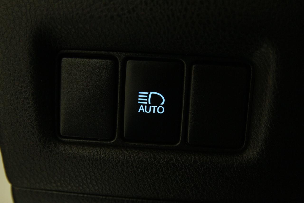 2022 Toyota C-HR LE | LaneDep | ACC | Backup Cam | CarPlay Photo