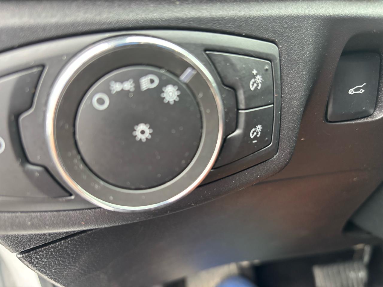 2017 Ford Fusion SE, Leather, P. Seats, All Wheel Drive, Bluetooth - Photo #7