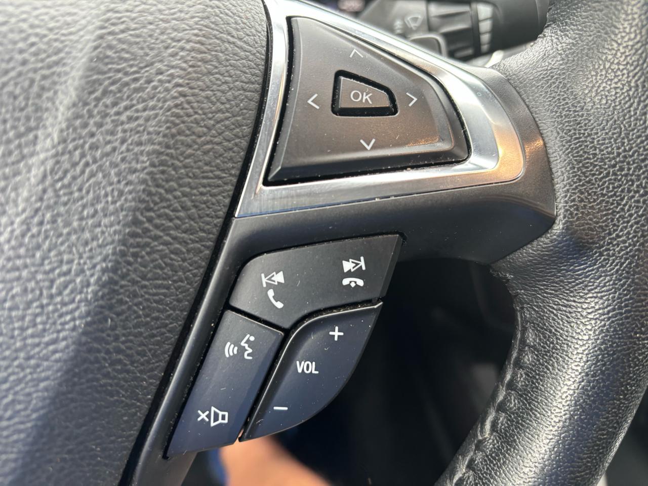 2017 Ford Fusion SE, Leather, P. Seats, All Wheel Drive, Bluetooth - Photo #16