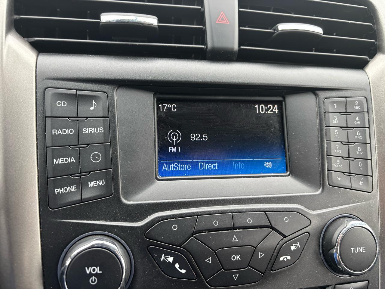 2017 Ford Fusion SE, Leather, P. Seats, All Wheel Drive, Bluetooth - Photo #13