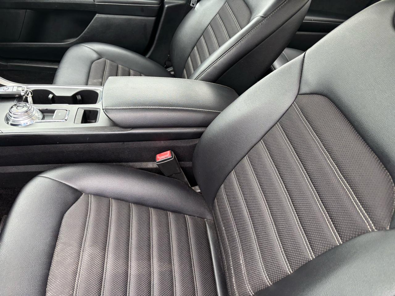 2017 Ford Fusion SE, Leather, P. Seats, All Wheel Drive, Bluetooth - Photo #17