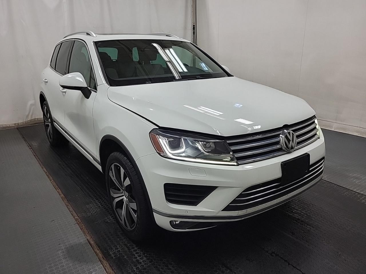 Used 2017 Volkswagen Touareg WOLFSBURG EDITION PKG AWD - NAVI - LEATHER !! for sale in Burlington, ON
