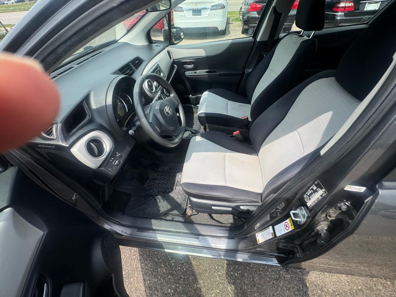 2012 Toyota Yaris LE, AUTO, HATCH, ONLY 185KMS, FUEL SAVER, CERT - Photo #9