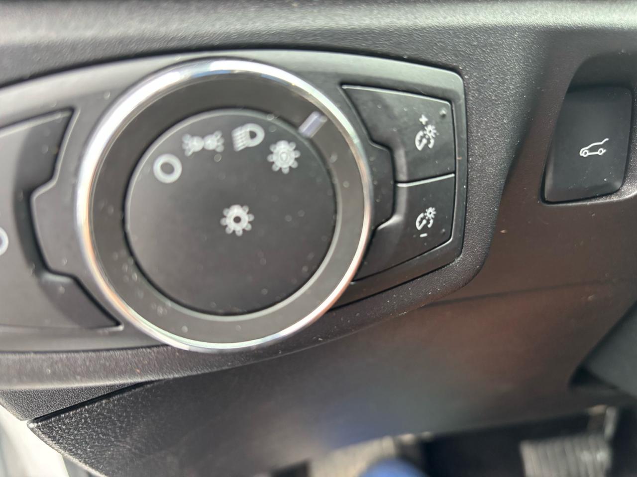 2017 Ford Fusion SE, Leather, P. Seats, All Wheel Drive, Bluetooth