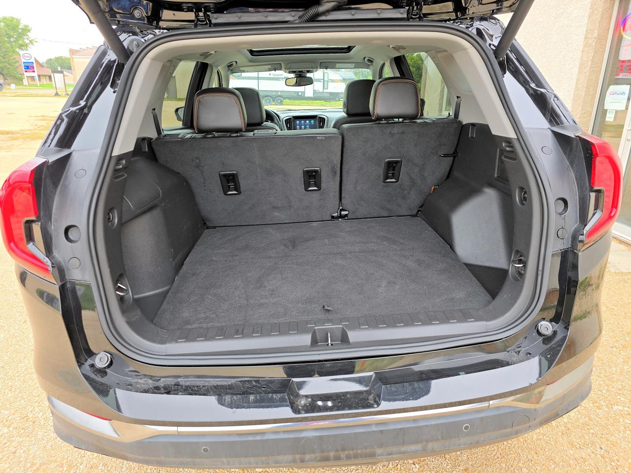 2024 GMC Terrain AWD AT4 Only 5977 KM - Photo #23