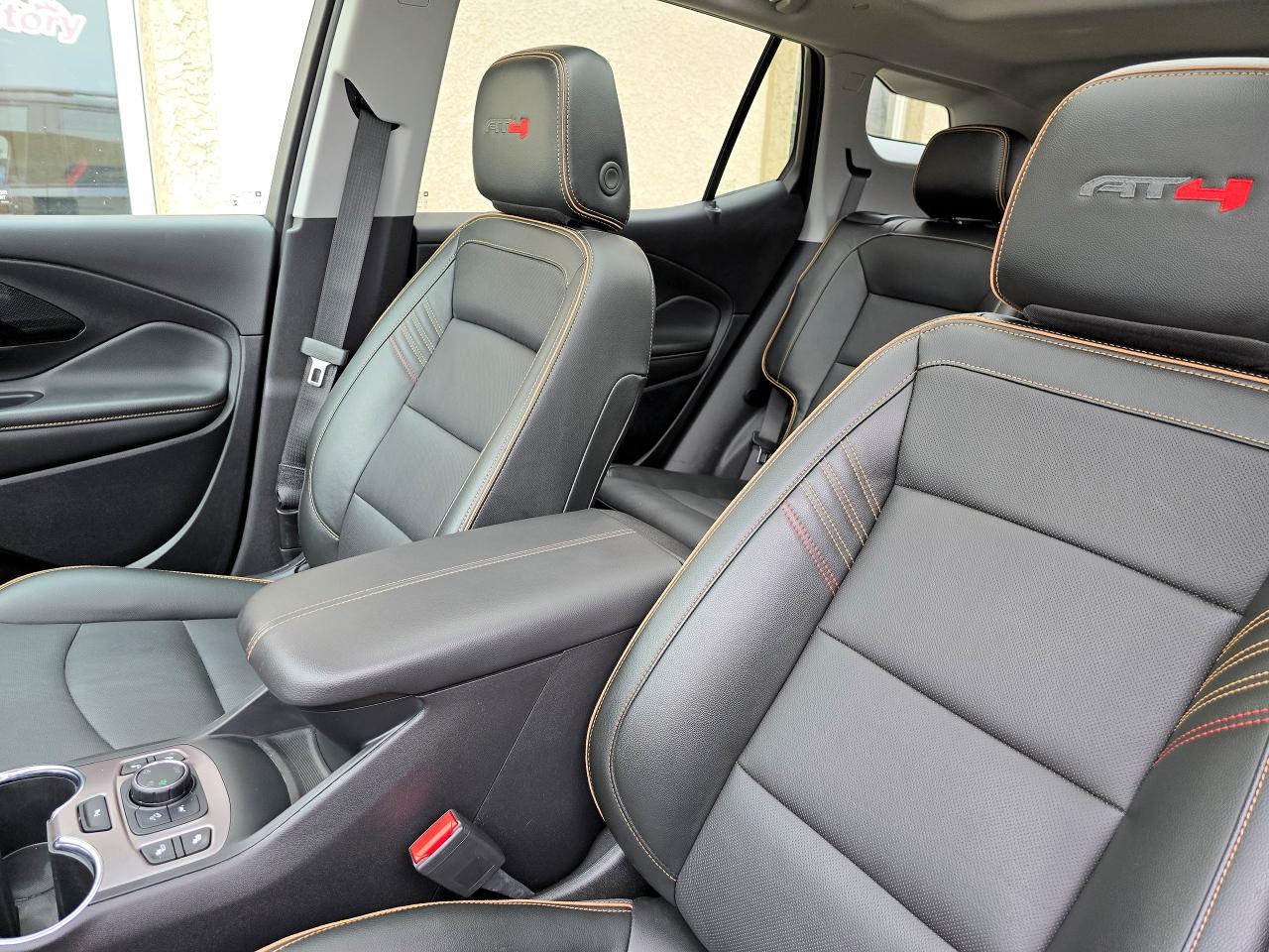 2024 GMC Terrain AWD AT4 Only 5977 KM - Photo #10