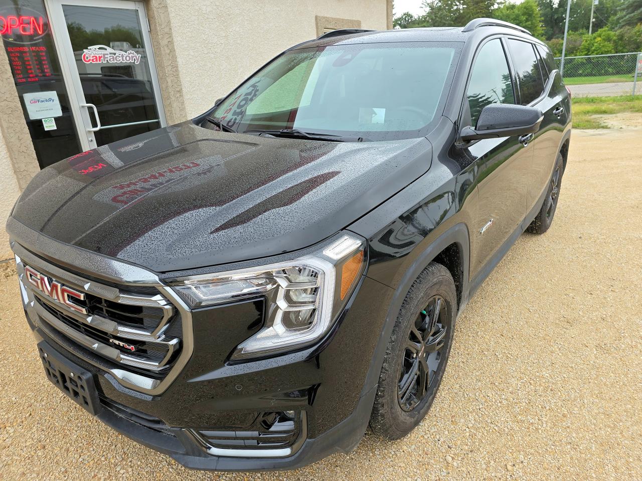 2024 GMC Terrain AWD AT4 Only 5977 KM - Photo #2