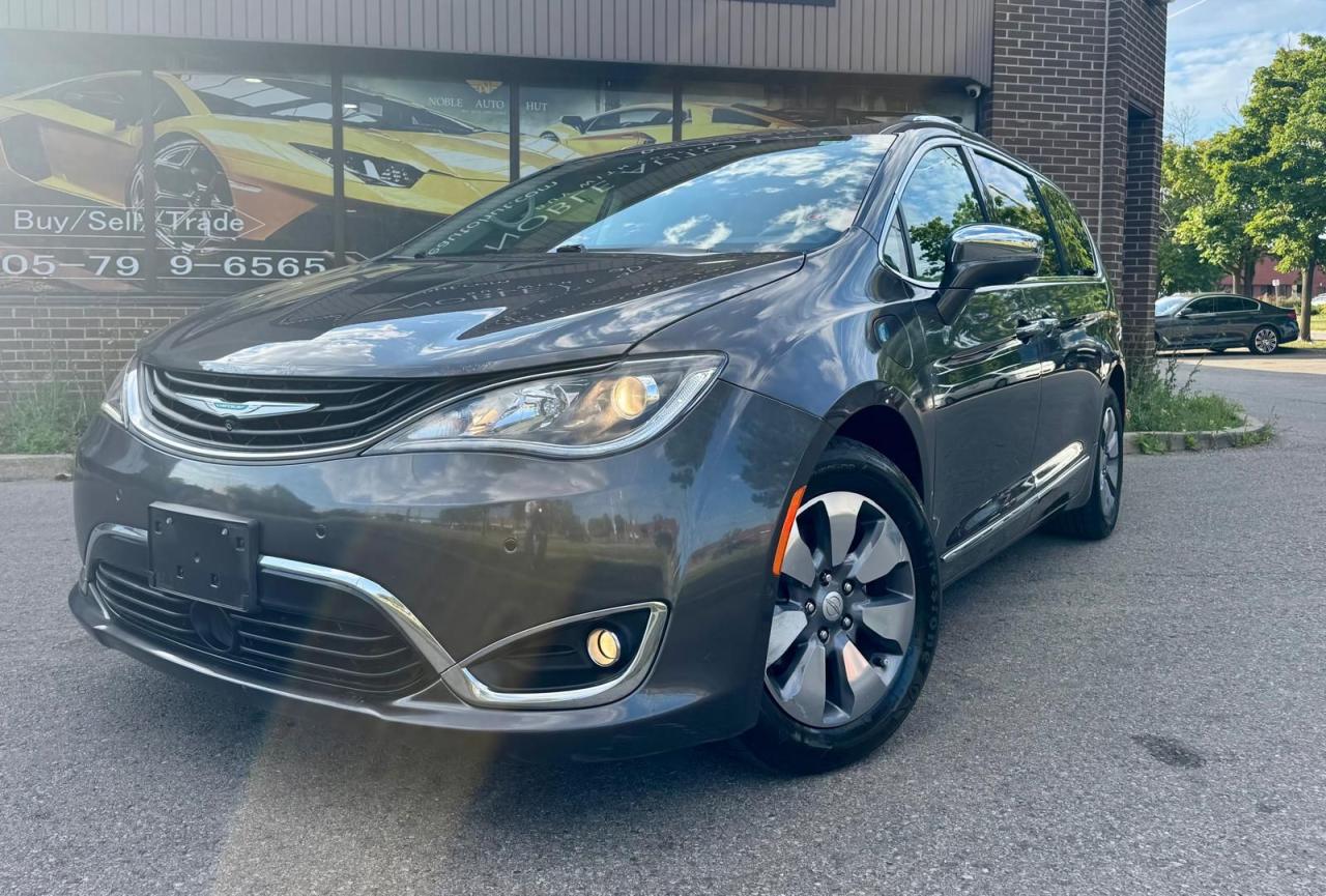 2018 Chrysler Pacifica Hybrid Limited Photo2