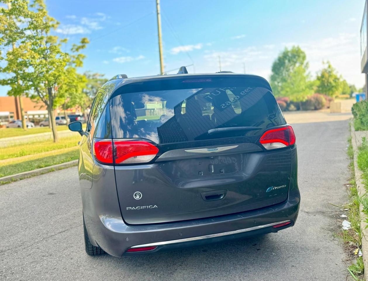 2018 Chrysler Pacifica Hybrid Limited Photo4