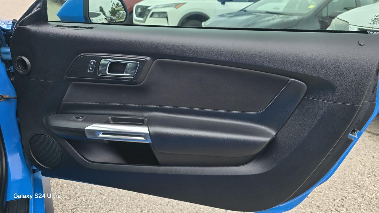 2017 Ford Mustang V6 - Photo #9