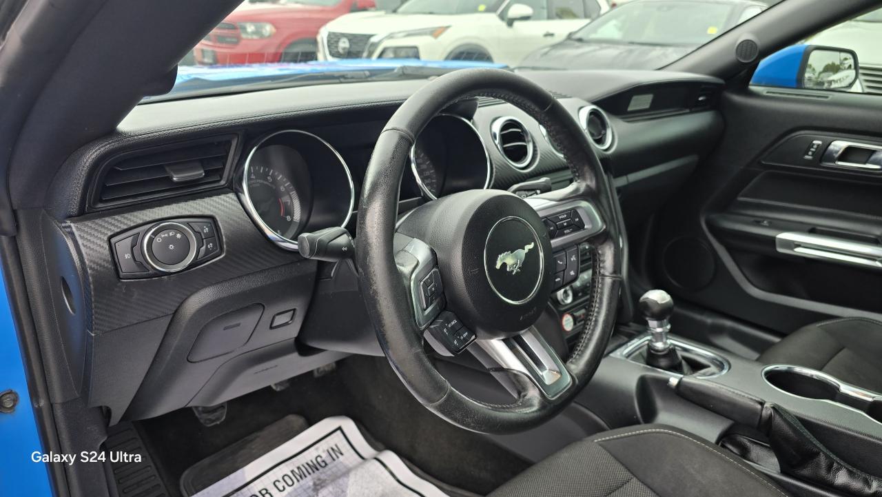 2017 Ford Mustang V6 - Photo #12