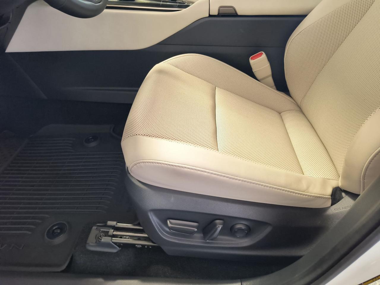 2025 Toyota Crown LIMITED Photo0