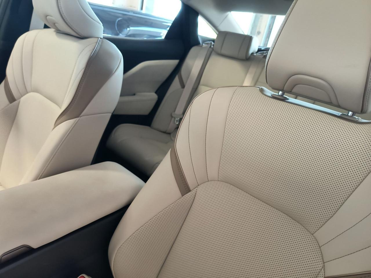 2025 Toyota Crown LIMITED Photo0