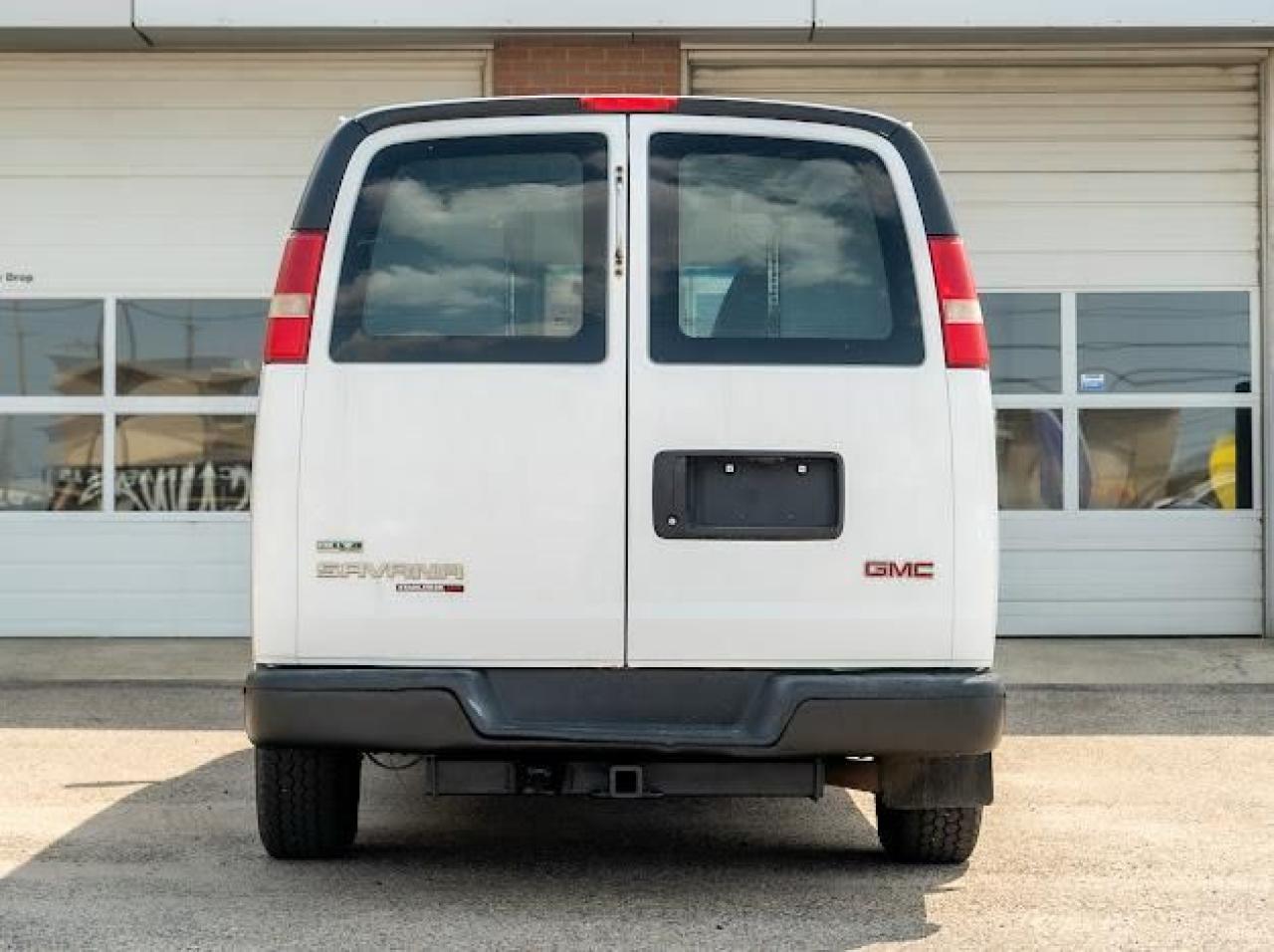 2011 GMC Savana Cargo Van AWD 1500 135" - Photo #4