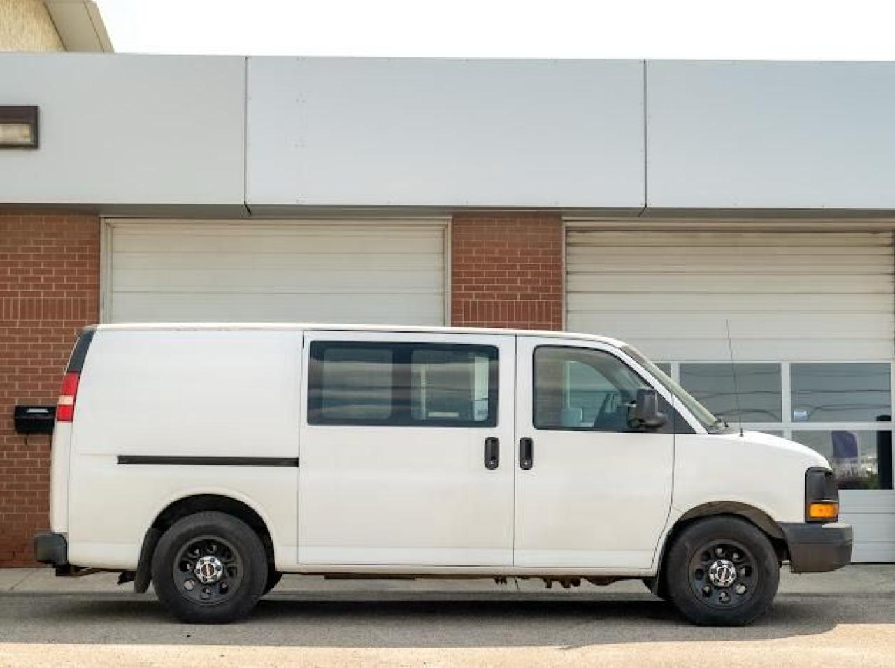 2011 GMC Savana Cargo Van AWD 1500 135" - Photo #5